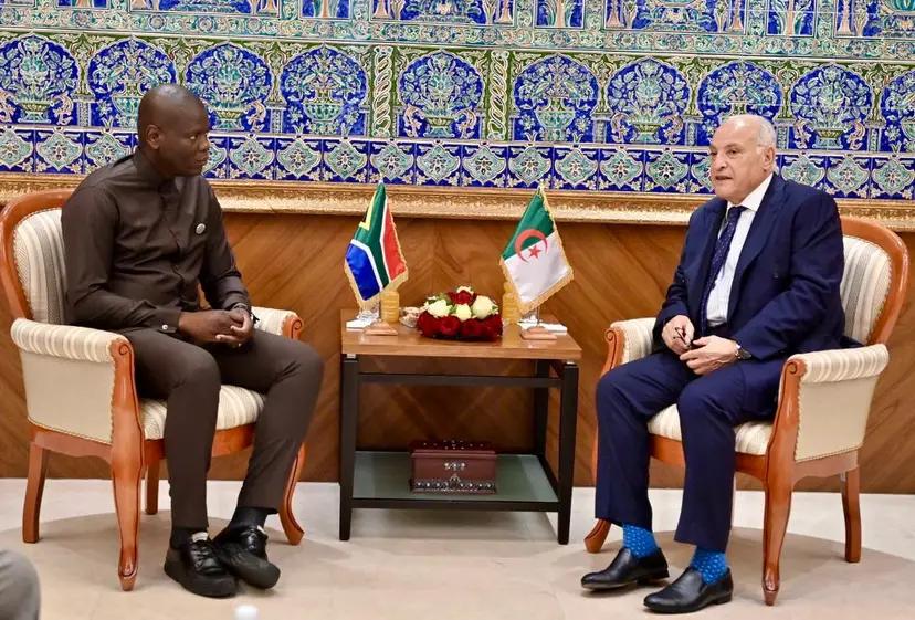 السيّد عطاف يستقبل وزير العلاقات الدولية والتعاون لجنوب إفريقيا