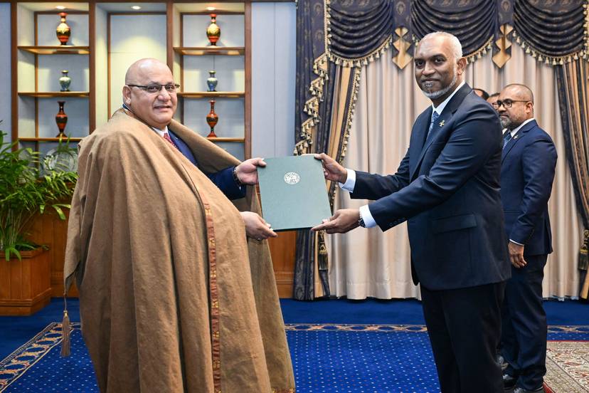سفير الجزائر يقدم أوراق اعتماده إلى رئيس جمهورية المالديف